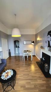 Kuchyň nebo kuchyňský kout v ubytování City Centre Georgian Apartment