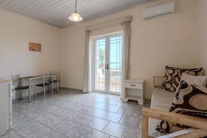 Et opholdsområde på Souda Bay Apartments