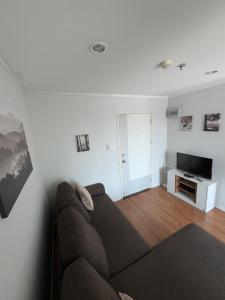 Μια τηλεόραση ή/και κέντρο ψυχαγωγίας στο Minimalist Condo in Pinklao