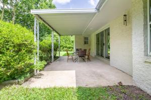 Taman di luar Cozy Home 4BR Newark Stay with Yard