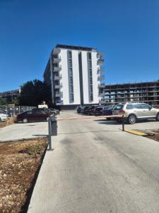 Το κτήριο όπου στεγάζεται  το διαμέρισμα