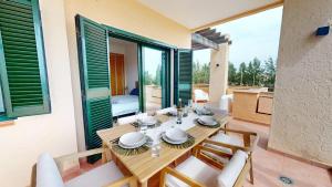 a dining room with a table and chairs at Casa Malasia M-Murcia Holiday Rentals Property in Fuente Alamo