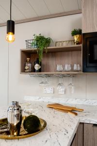 セント・アンドルーズにあるHot tub Lodge, Victory 101の台所用カウンター