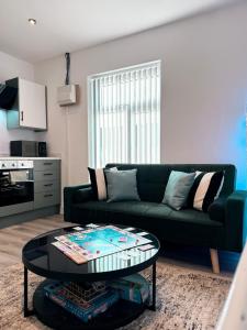 Kuchyň nebo kuchyňský kout v ubytování 124A The Luxury Suite 1st floor modern apartment + 7 fotografií