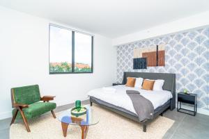 Postel nebo postele na pokoji v ubytování MetroPark Hotel + 37 fotografií