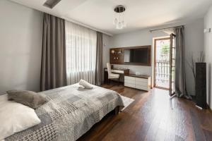 Ένα ή περισσότερα κρεβάτια σε δωμάτιο στο Apartamenty Sienkiewicza Centrum Zakopane