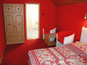 En eller flere senge i et værelse på VUCA medencés, klimatizált Apartmanház + 23 billeder