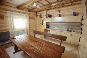 Kuchyň nebo kuchyňský kout v ubytování Chudodievo in Chynadievo Mini-Hotel