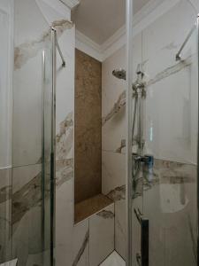 a shower with a glass door in a bathroom at Stylish apartment mit Bachblick in Vallendar