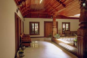 a large living room with a wooden ceiling at Wood Clusters in Suntikoppa