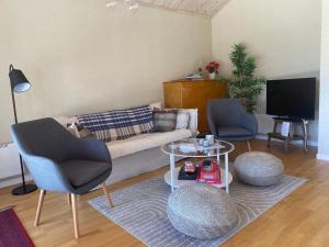 Μια τηλεόραση ή/και κέντρο ψυχαγωγίας στο Brand new cottage with sea view
