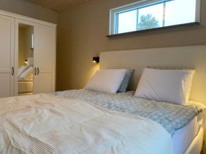 Ένα ή περισσότερα κρεβάτια σε δωμάτιο στο Brand new cottage with sea view