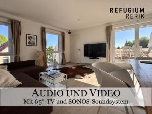TV a/nebo společenská místnost v ubytování REFUGIUM RERIK -- 5 DTV-Sterne, strandnah, modern und lichtdurchflutet, Sonnenbalkon -- + 60 fotografií