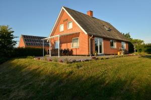 a house with a lawn in front of it at Kardybvej 8 in Tastum