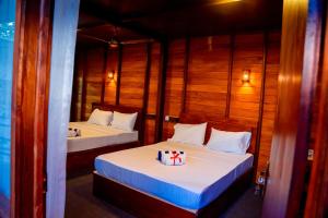 Ein Bett oder Betten in einem Zimmer der Unterkunft Golden Beach Hotel & Restaurant