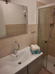 a bathroom with a sink and a shower at Schöne Ferienwohnung mit herrlichem Seeblick in Tignale
