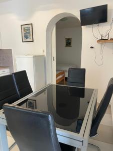 TV a/nebo společenská místnost v ubytování Apartments Maja Lopar
