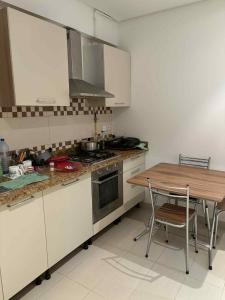 Køkken eller tekøkken på S1 résidence avec piscine et Pied dans l'eau