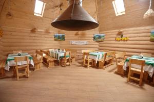 Restaurace v ubytování Chudodievo in Chynadievo Mini-Hotel