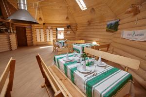 Restaurace v ubytování Chudodievo in Chynadievo Mini-Hotel