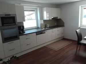 Kuchyň nebo kuchyňský kout v ubytování Ferienwohnung Berghof Pixner