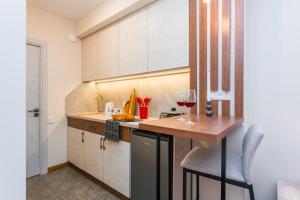 Kuchyň nebo kuchyňský kout v ubytování KeyGo #0169 I Studio I Design I City Center