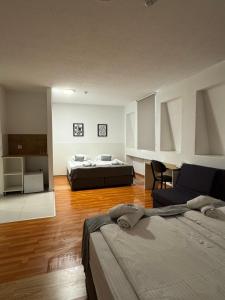 Postel nebo postele na pokoji v ubytování Orange Business Centar Apartments