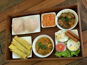 Makanan di atau berdekatan hotel