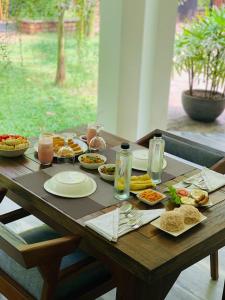 Makanan di atau berdekatan hotel