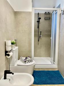 a bathroom with a toilet and a sink and a shower at BNBOOK - Green Zone Studio in Paderno Dugnano +12 photos