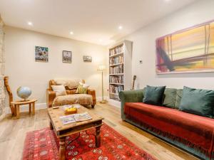 Khu vực ghế ngồi tại 2 Bed in Falmouth 89983 +12 ảnh