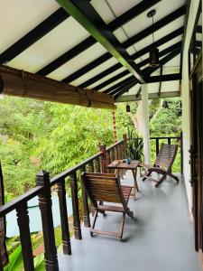 Balkoni atau teres di Heavenly Hideaway