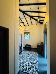 Ruang duduk di Heavenly Hideaway