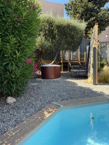a backyard with a swimming pool and plants at la suite conteneur in Septèmes-les-Vallons