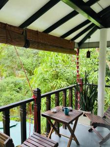 Balkoni atau teres di Heavenly Hideaway