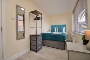 a bedroom with a bed and a mirror at Warwick Row Apartments Coventry City Centre - Flat 3 in Coventry