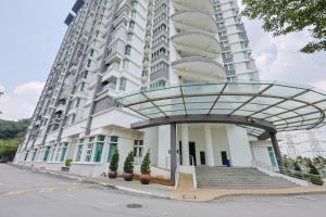 a large white building with a glass dome on it at Cozy Homestay #IOI City Mall #Putrajaya #17 Pax in Puchong