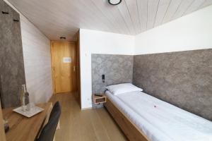 Postel nebo postele na pokoji v ubytování Hotel Aletsch