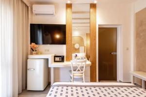 a bedroom with a bed and a desk in a room at Villa Billena in Skala Potamias