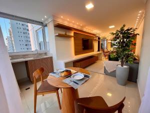 a living room with a table and chairs in a apartment at PRAIA Mar Sofisticado Novo in Vila Velha +37 photos