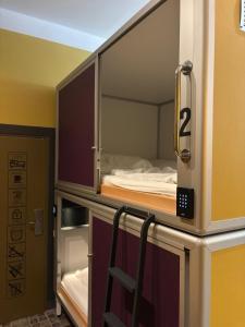 Postel nebo postele na pokoji v ubytování Sunflower Hostel Berlin