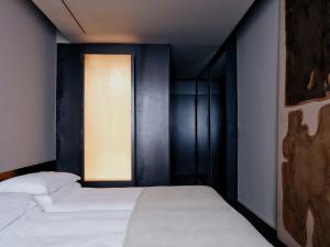 A bed or beds in a room at STRAF, Milan, a Member of Design Hotels