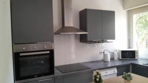 a kitchen with a stove and a stove top oven at 2 Chambres, 4 personnes, jardin, proche centre ville in Perpignan +1 photo