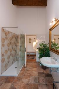 a bathroom with a glass shower and a sink at Villa Casale Chiesina in Bibbiena +132 photos