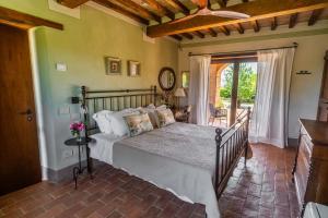 特雷宽达Agriturismo Sole的房间里有一张床的卧室 更多37张照片