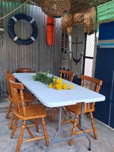 a white table and chairs with flowers on it at Casita en Fontán in Sada