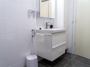 Ένα μπάνιο στο Apartment Wohnung 305 Berglick by Interhome