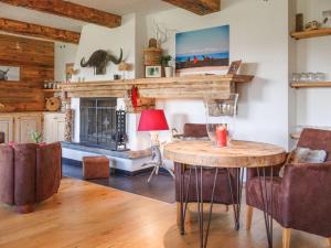 Posezení v ubytování Chalet Victoria-2 by Interhome