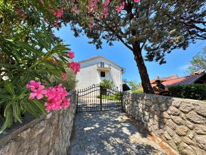 Κήπος έξω από το Apartment Lure with Sea View