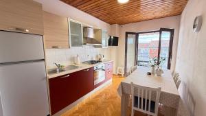 Kuchyň nebo kuchyňský kout v ubytování Apartment Kuba Makarska + 26 fotografií